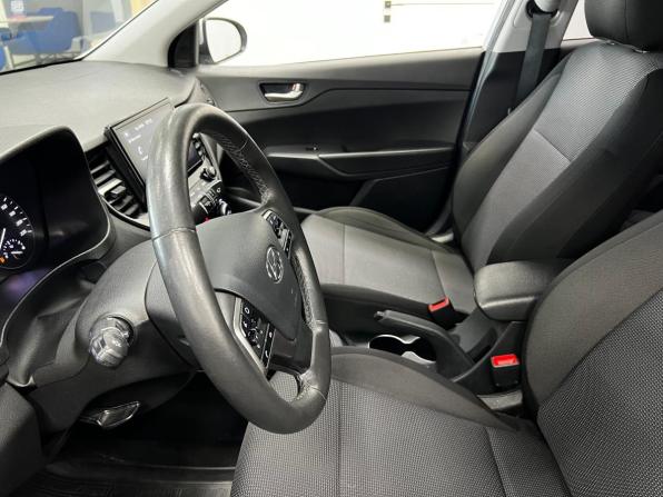 Hyundai Solaris II Рестайлинг с пробегом 2021 года, цена 1 750 000 рублей, 40829 км, седан, Автокод Объявления