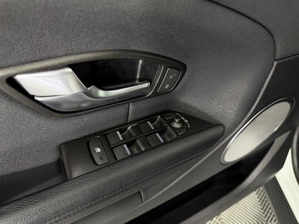 Land Rover Range Rover Evoque I Рестайлинг с пробегом 2018 года, цена 2 490 000 рублей, 79820 км, внедорожник, Автокод Объявления