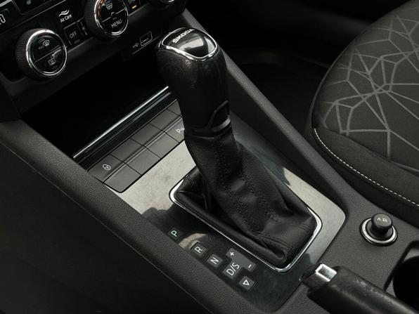 Skoda Octavia III (A7) Рестайлинг с пробегом 2018 года, цена 998 600 рублей, 324119 км, лифтбек, Автокод Объявления