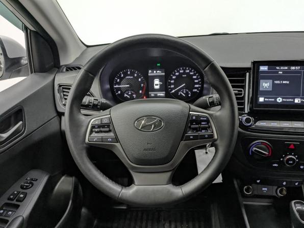 Hyundai Solaris II Рестайлинг с пробегом 2021 года, цена 1 670 000 рублей, 37766 км, седан, Автокод Объявления