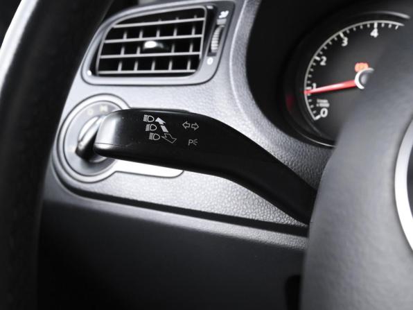 Volkswagen Polo V Рестайлинг с пробегом 2018 года, цена 1 380 000 рублей, 132508 км, седан, Автокод Объявления