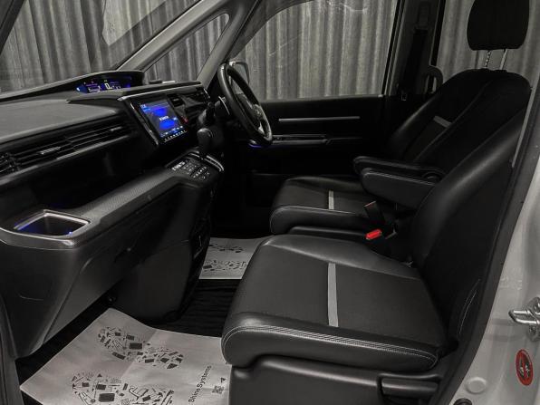 Honda Stepwgn V Рестайлинг с пробегом 2020 года, цена 2 340 000 рублей, 72000 км, минивэн, Автокод Объявления