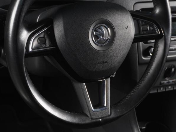 Skoda Rapid I с пробегом 2015 года, цена 1 319 000 рублей, 77670 км, лифтбек, Автокод Объявления