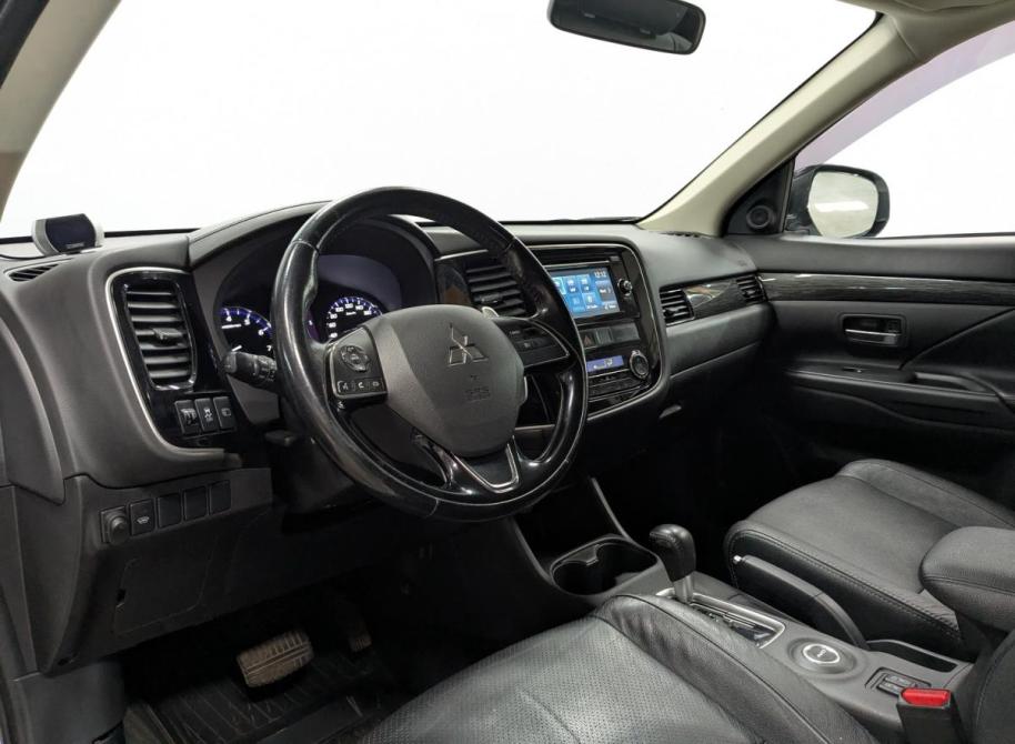 Mitsubishi Outlander III Рестайлинг 2 Санкт-Петербург  - изображение 16
