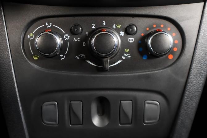 Renault Logan II Рестайлинг с пробегом 2020 года, цена 1 249 000 рублей, 45000 км, седан, Автокод Объявления