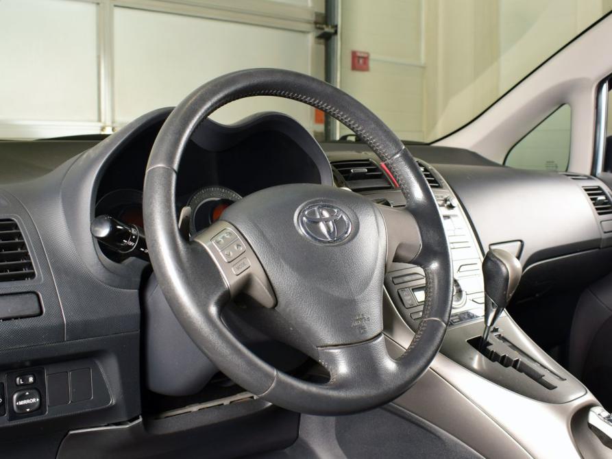 Toyota Auris I Кемерово  - изображение 7