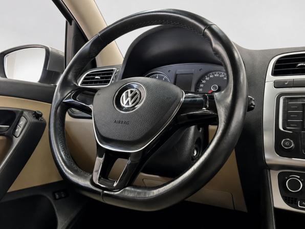 Volkswagen Polo V Рестайлинг с пробегом 2018 года, цена 1 369 000 рублей, 115100 км, седан, Автокод Объявления