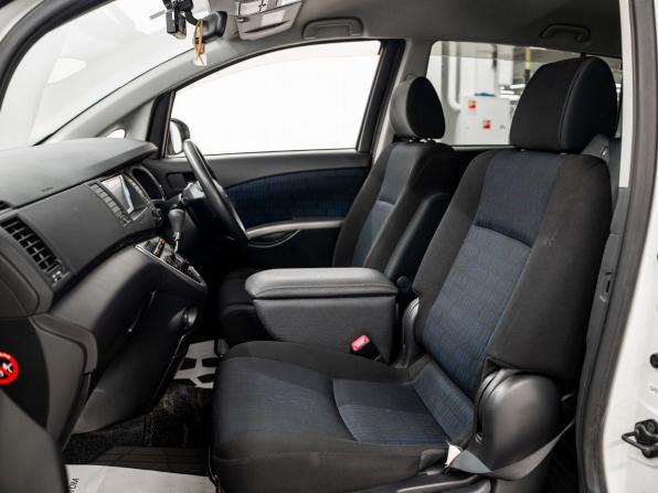 Toyota ISis I Рестайлинг с пробегом 2014 года, цена 1 325 000 рублей, 154000 км, компактвэн, Автокод Объявления