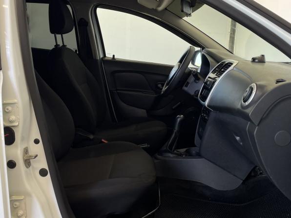 Renault Logan II с пробегом 2017 года, цена 650 000 рублей, 165313 км, седан, Автокод Объявления