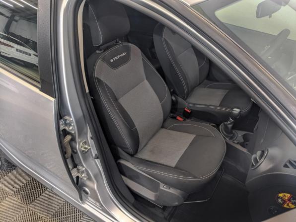 Renault Sandero II Рестайлинг с пробегом 2021 года, цена 1 360 000 рублей, 55270 км, хэтчбек, Автокод Объявления