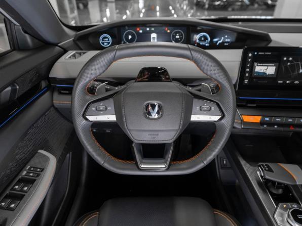 Changan UNI-V I с пробегом 2023 года, цена 2 370 000 рублей, 25248 км, лифтбек, Автокод Объявления