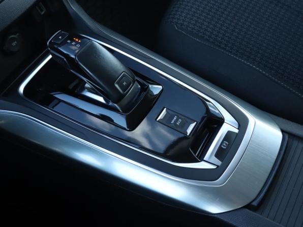 Peugeot 308 II Рестайлинг с пробегом 2018 года, цена 1 260 000 рублей, 143800 км, универсал, Автокод Объявления