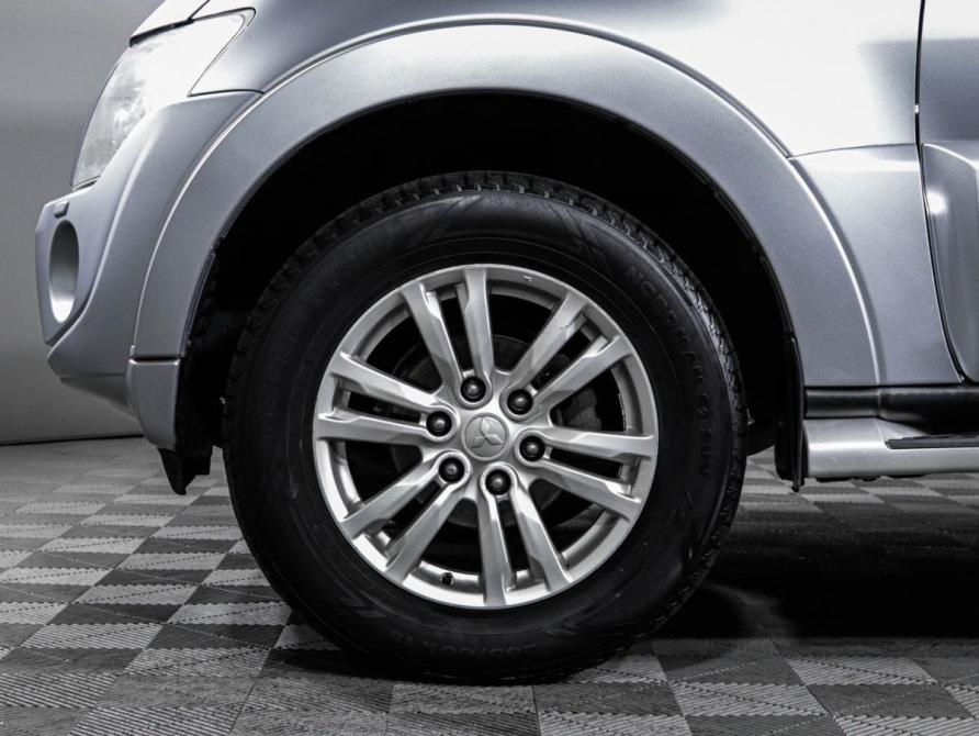 Mitsubishi Pajero IV Рестайлинг 1 Москва  - изображение 16