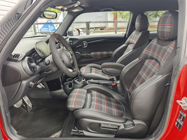 Mini Hatch III (F55/F56) Рестайлинг с пробегом 2021 года, цена 2 890 000 рублей, 70396 км, хэтчбек, Автокод Объявления