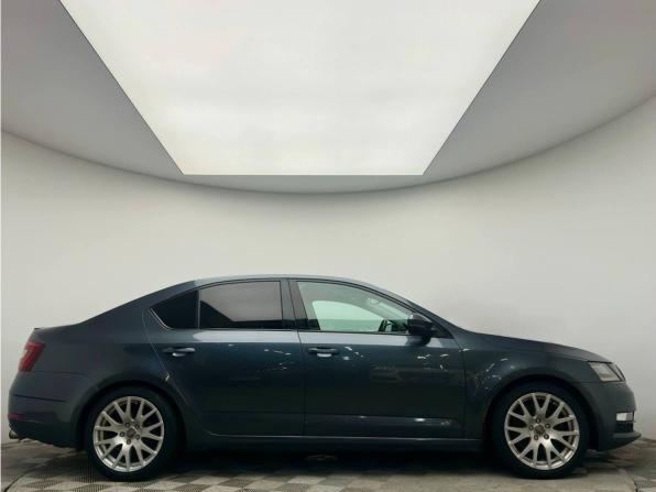 Skoda Octavia III (A7) Рестайлинг с пробегом 2017 года, цена 1 815 000 рублей, 262951 км, лифтбек, Автокод Объявления