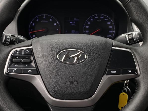 Hyundai Solaris II Рестайлинг с пробегом 2020 года, цена 1 049 000 рублей, 153134 км, седан, Автокод Объявления