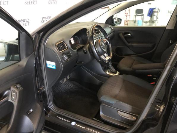 Volkswagen Polo V Рестайлинг с пробегом 2019 года, цена 1 199 000 рублей, 175539 км, седан, Автокод Объявления