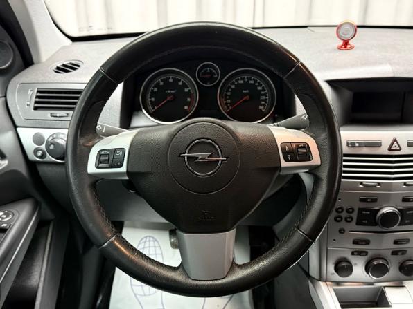 Opel Astra H Рестайлинг с пробегом 2011 года, цена 599 000 рублей, 170393 км, хэтчбек, Автокод Объявления