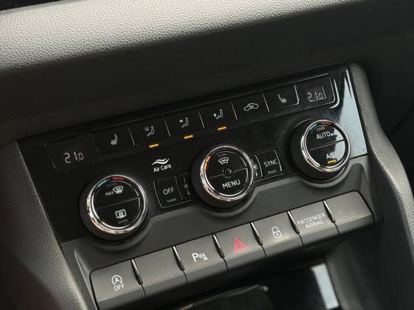 Skoda Karoq I с пробегом 2021 года, цена 2 259 000 рублей, 74641 км, внедорожник, Автокод Объявления