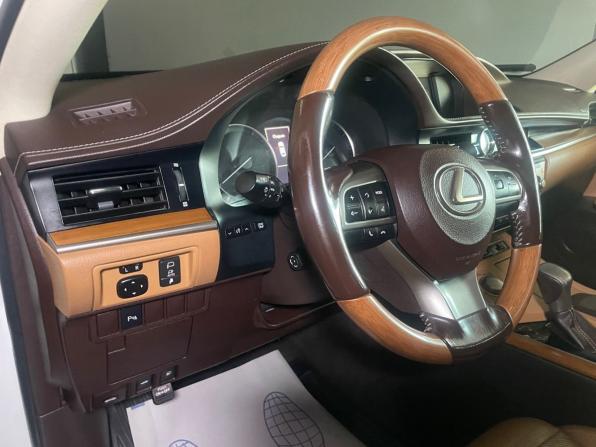 Lexus ES VI Рестайлинг с пробегом 2016 года, цена 2 699 000 рублей, 216587 км, седан, Автокод Объявления
