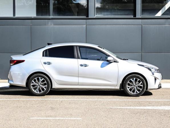 Kia Rio IV Рестайлинг с пробегом 2021 года, цена 1 799 000 рублей, 95200 км, седан, Автокод Объявления