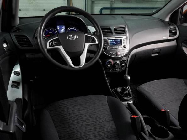 Hyundai Solaris I Рестайлинг с пробегом 2015 года, цена 1 079 000 рублей, 87888 км, хэтчбек, Автокод Объявления