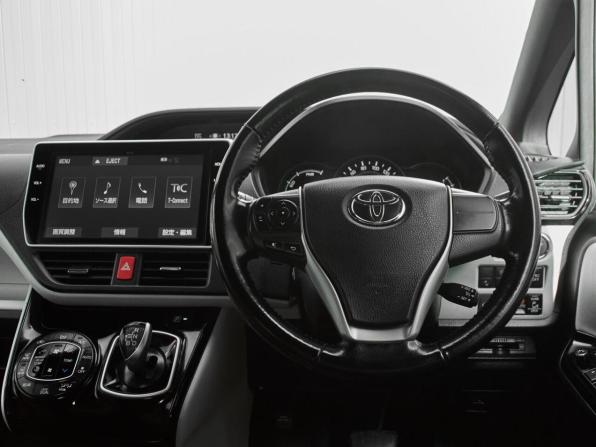 Toyota Noah III (R80) Рестайлинг с пробегом 2018 года, цена 2 370 000 рублей, 126503 км, минивэн, Автокод Объявления