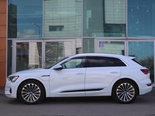 Audi e-tron I с пробегом 2019 года, цена 3 950 000 рублей, 68100 км, внедорожник, Автокод Объявления