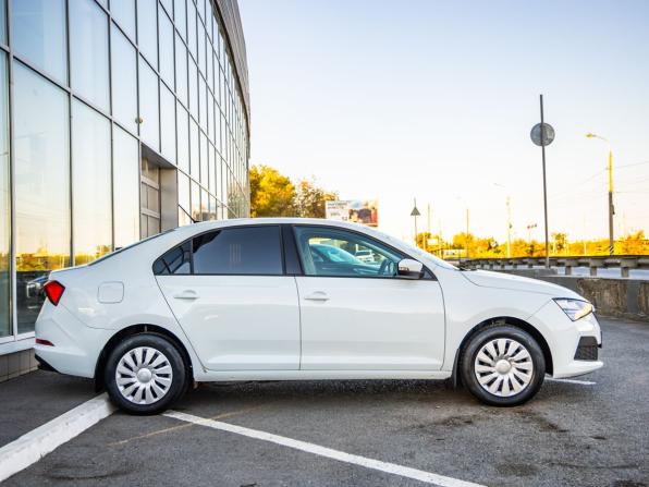 Skoda Rapid II с пробегом 2021 года, цена 1 548 000 рублей, 77328 км, лифтбек, Автокод Объявления
