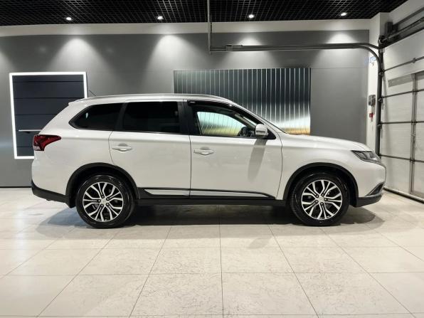 Mitsubishi Outlander III Рестайлинг 2 с пробегом 2015 года, цена 1 799 000 рублей, 186000 км, внедорожник, Автокод Объявления