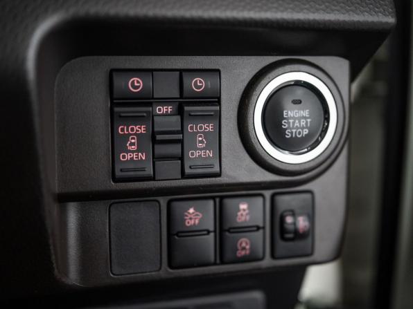 Toyota Roomy I Рестайлинг с пробегом 2021 года, цена 905 000 рублей, 152000 км, микровэн, Автокод Объявления