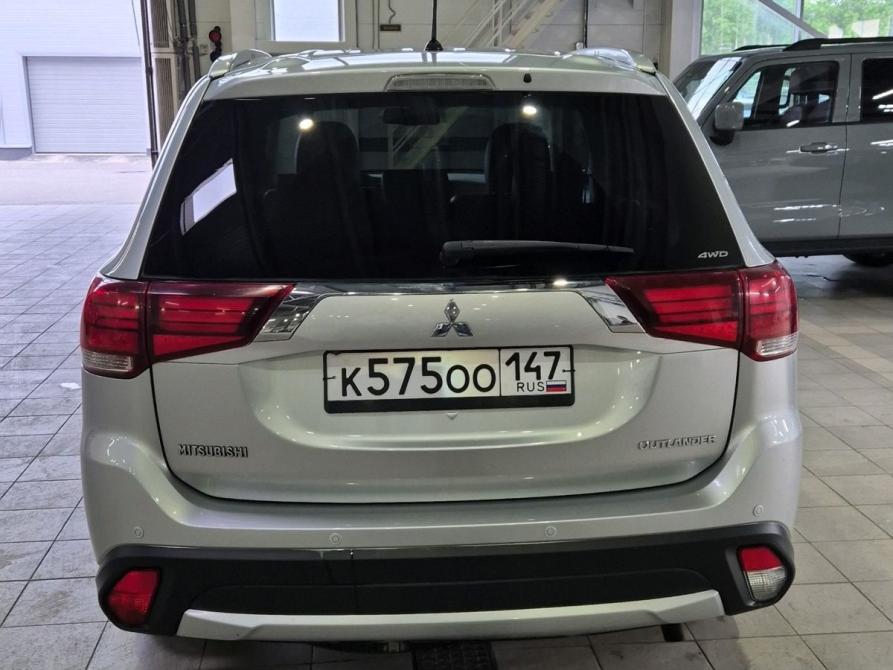 Mitsubishi Outlander III Рестайлинг 2 Санкт-Петербург  - изображение 6