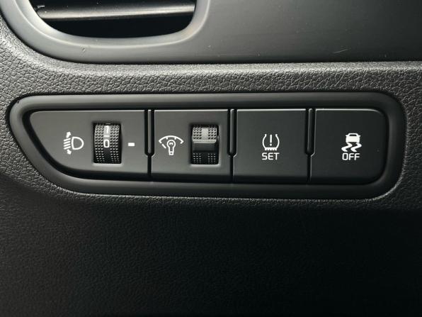 Kia Rio IV с пробегом 2019 года, цена 1 390 000 рублей, 71240 км, хэтчбек, Автокод Объявления