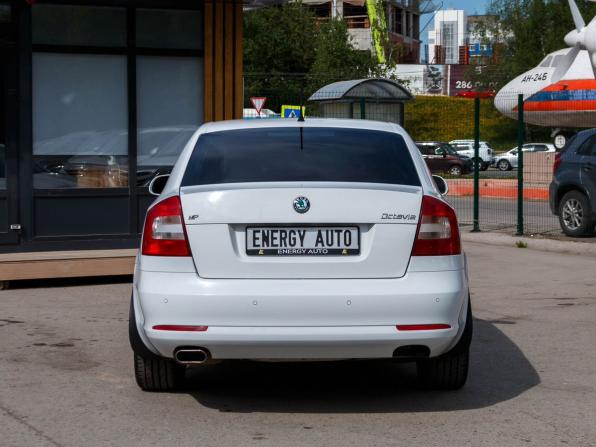 Skoda Octavia II (A5) Рестайлинг с пробегом 2011 года, цена 750 000 рублей, 268051 км, лифтбек, Автокод Объявления
