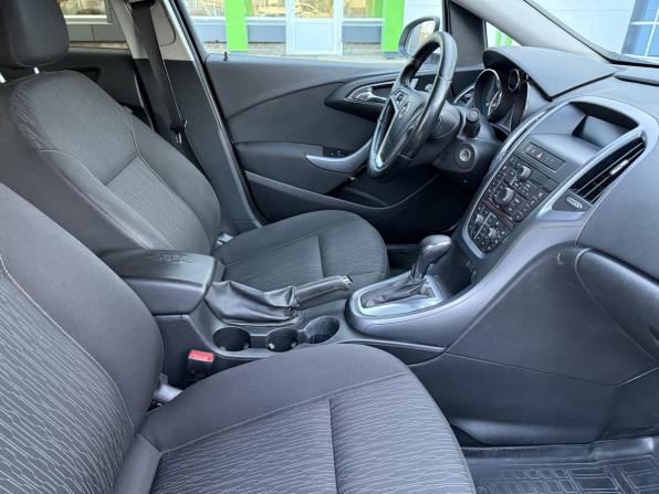 Opel Astra J Рестайлинг с пробегом 2013 года, цена 599 000 рублей, 232641 км, седан, Автокод Объявления