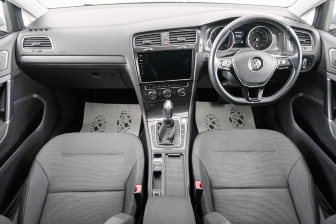Volkswagen Golf VII Рестайлинг с пробегом 2018 года, цена 1 499 000 рублей, 40200 км, универсал, Автокод Объявления