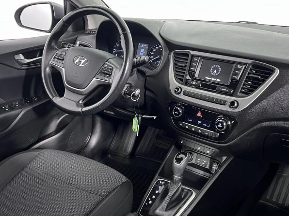 Hyundai Solaris II с пробегом 2017 года, цена 1 159 000 рублей, 177117 км, седан, Автокод Объявления