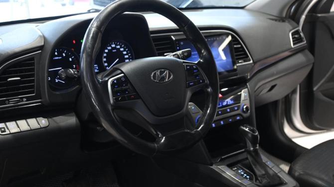 Hyundai Elantra VI (AD) с пробегом 2016 года, цена 1 320 000 рублей, 201000 км, седан, Автокод Объявления