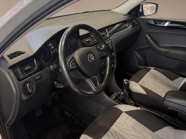 Skoda Rapid I Рестайлинг с пробегом 2017 года, цена 1 245 000 рублей, 83000 км, лифтбек, Автокод Объявления