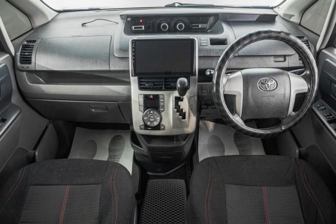Toyota Voxy II (R70) с пробегом 2007 года, цена 1 199 000 рублей, 435000 км, минивэн, Автокод Объявления