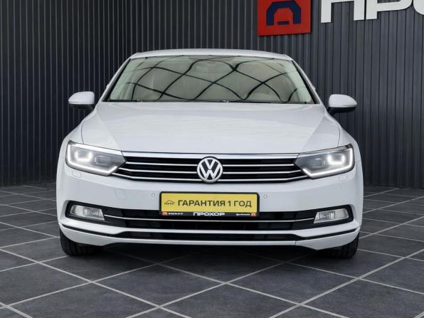 Volkswagen Passat B8 с пробегом 2018 года, цена 1 687 000 рублей, 235426 км, седан, Автокод Объявления