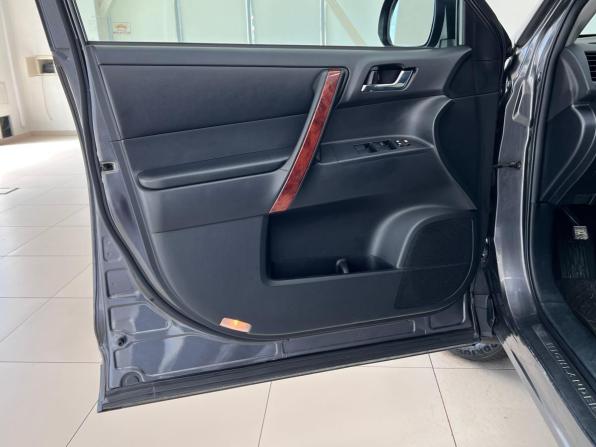 Toyota Highlander II (XU40) Рестайлинг с пробегом 2010 года, цена 2 190 000 рублей, 102444 км, внедорожник, Автокод Объявления