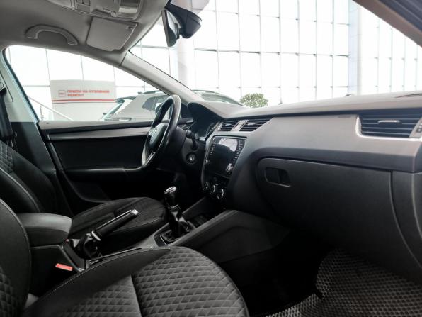 Skoda Octavia III (A7) Рестайлинг с пробегом 2017 года, цена 1 499 000 рублей, 167341 км, лифтбек, Автокод Объявления