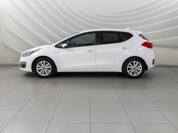 Kia Ceed II Рестайлинг с пробегом 2018 года, цена 1 298 000 рублей, 97697 км, универсал, Автокод Объявления