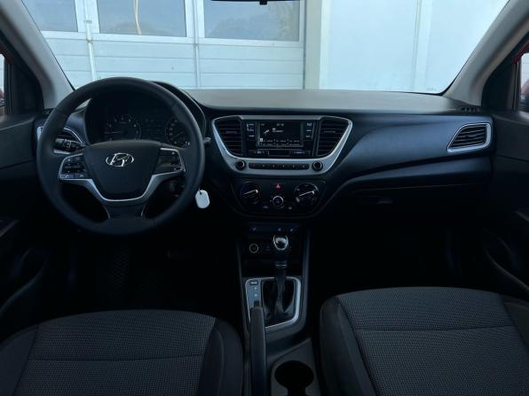 Hyundai Solaris II с пробегом 2018 года, цена 979 000 рублей, 95111 км, седан, Автокод Объявления