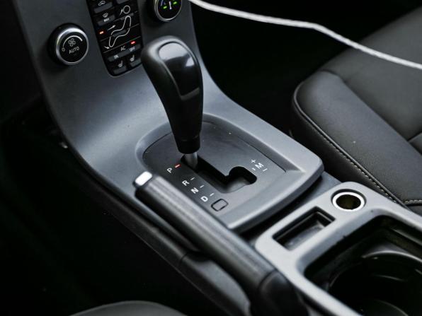 Volvo S40 II Рестайлинг с пробегом 2012 года, цена 649 000 рублей, 273113 км, седан, Автокод Объявления
