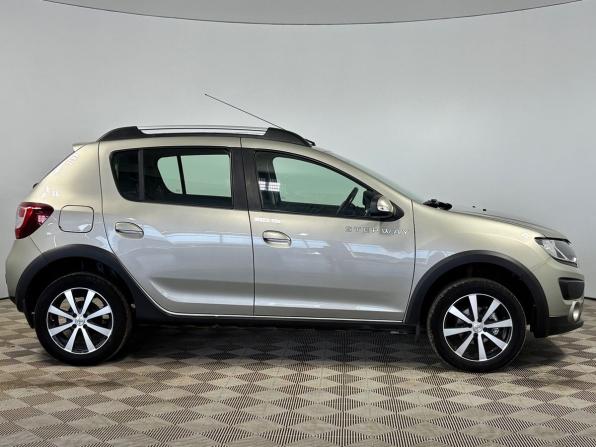 Renault Sandero II с пробегом 2017 года, цена 975 000 рублей, 101407 км, хэтчбек, Автокод Объявления
