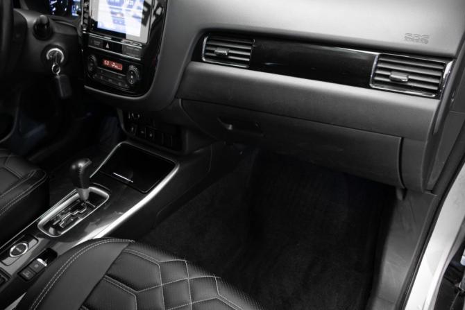 Mitsubishi Outlander III Рестайлинг 3 с пробегом 2018 года, цена 1 990 000 рублей, 81237 км, внедорожник, Автокод Объявления