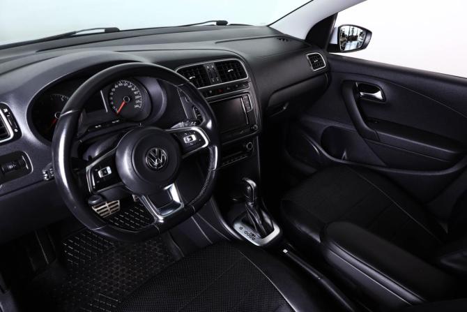 Volkswagen Polo V Рестайлинг с пробегом 2018 года, цена 1 519 000 рублей, 179000 км, седан, Автокод Объявления
