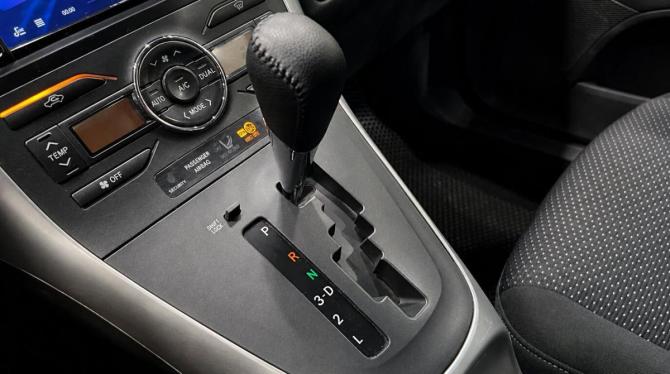 Toyota Auris I Рестайлинг с пробегом 2012 года, цена 999 000 рублей, 309800 км, хэтчбек, Автокод Объявления